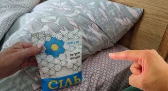 Навіщо класти сіль під подушку, та яку саме користь вона приносить